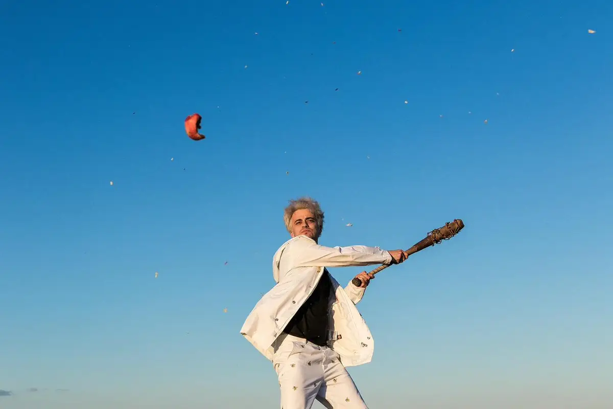 Alexander Iskin, Warhol Apple Sauce Performance by photographer Christoph Neumann, Berlin